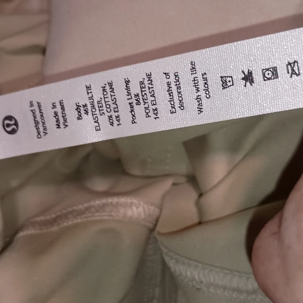 NWT Lululemon Women's Light Utilitech Cargo Pocket High-Rise Pant Size 27 khaki